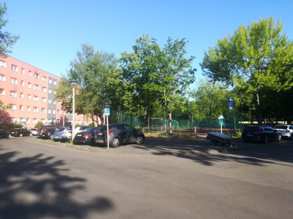Zugang Ballsportplatz Herbert-Tschäpe-Straße
