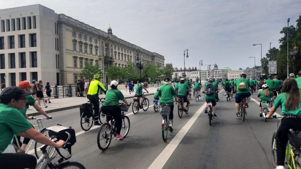 Sternfahrt Wohnungsbaugenossenschaften Berlin Juni 2023 Unter den Linden