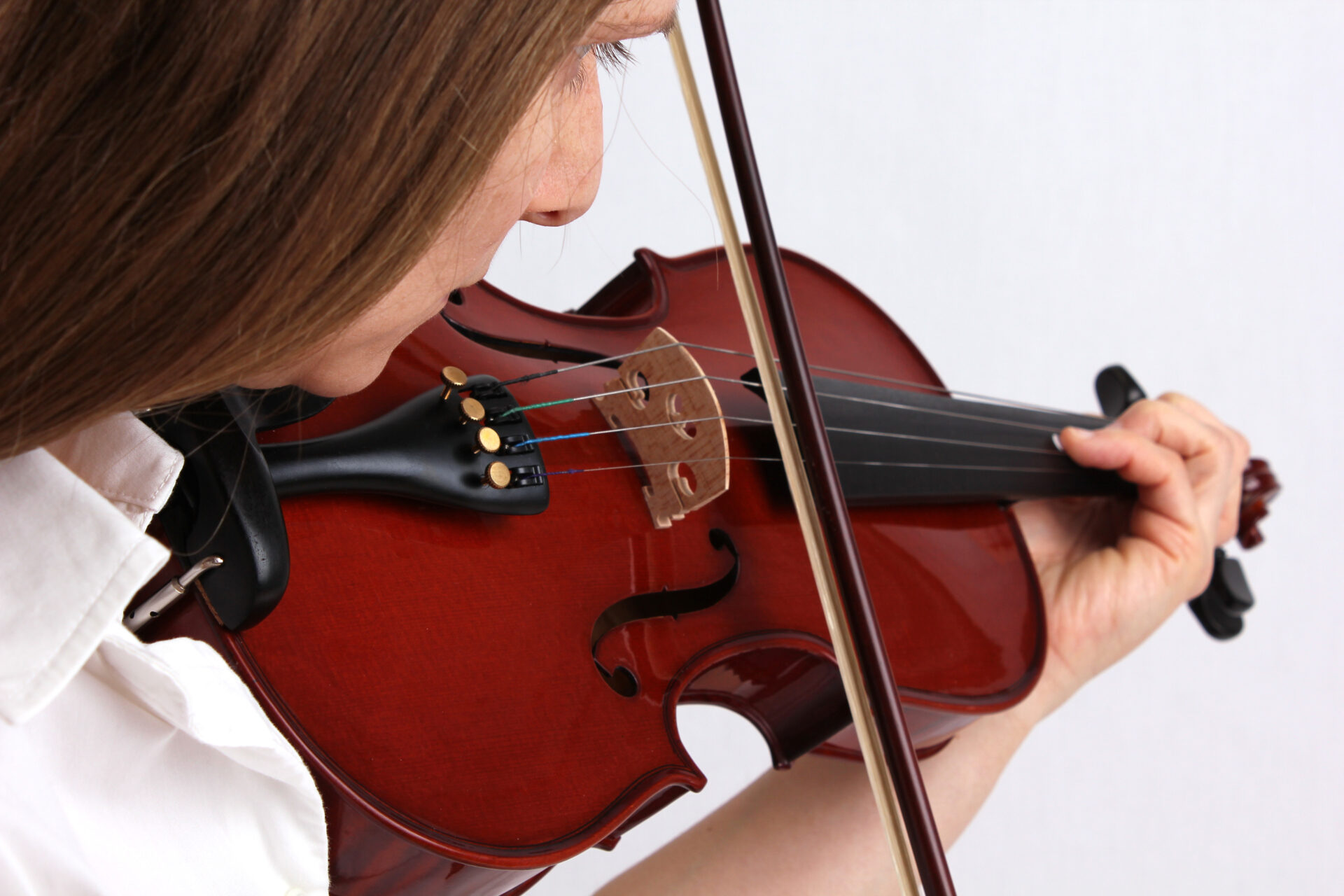 musizierende Frau mit Geige